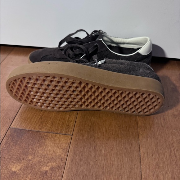 Brown vans.  Men’s 7.5, women’s 9. - Picture 2 of 3